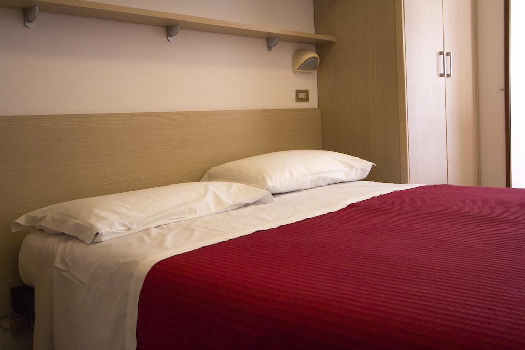 Casa Portofino Rooms&Breakfast تْشيزيناتيكو الغرفة الصورة