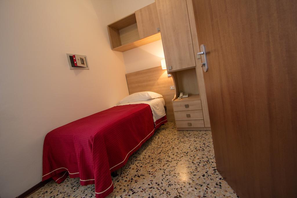 Casa Portofino Rooms&Breakfast تْشيزيناتيكو الغرفة الصورة